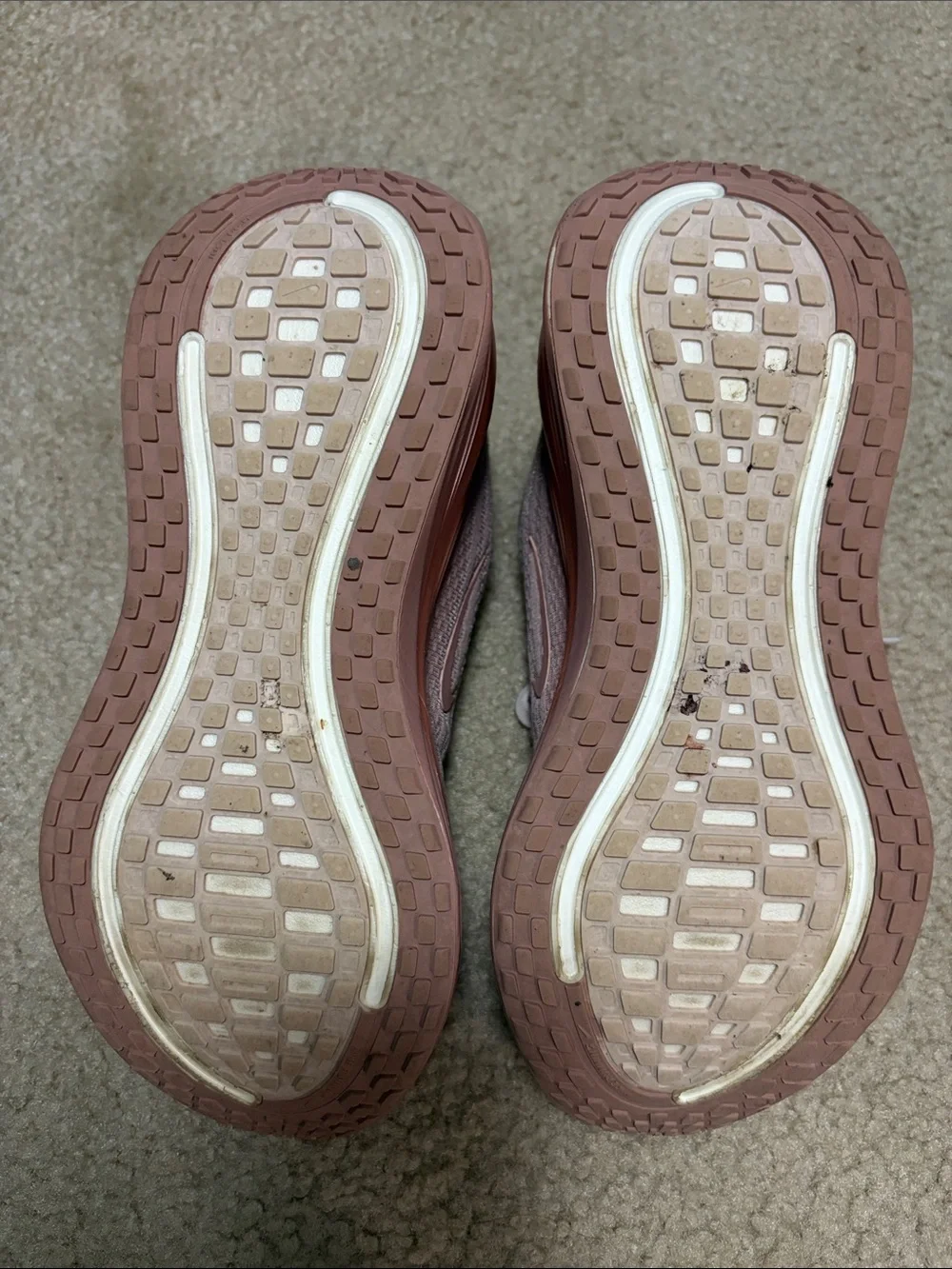 Nike Vomero Plus Particle Pink / Rose Gold - size 7